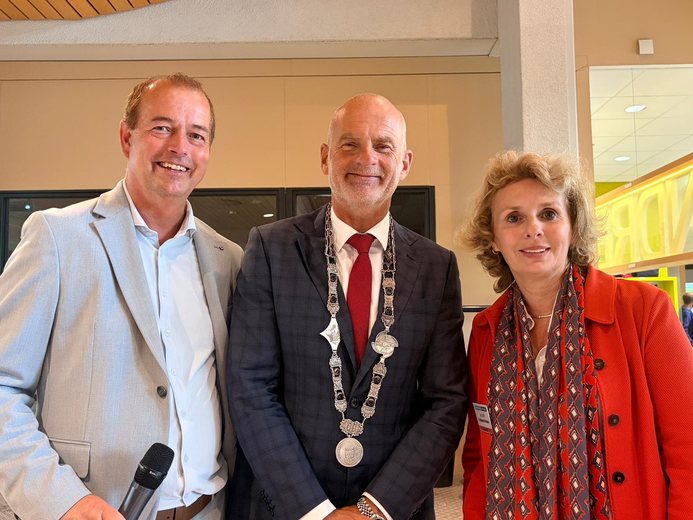 Leon van der Wilk als presentator op locatie