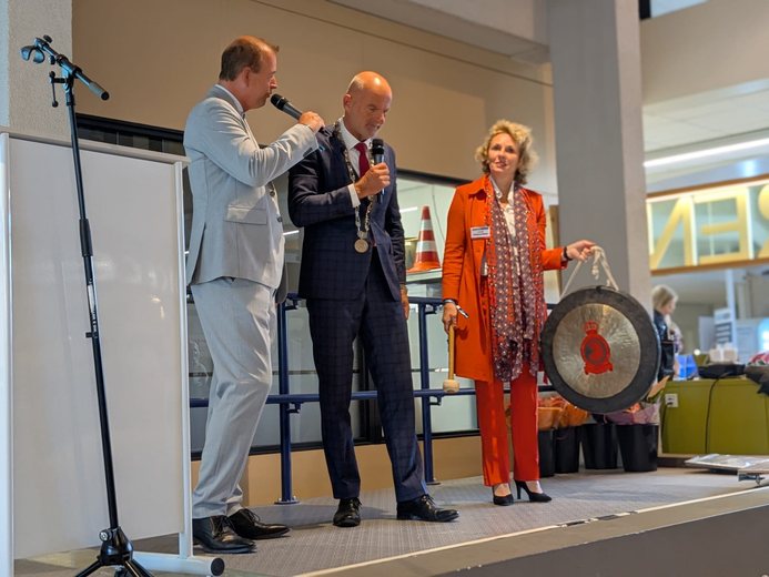 Prijsuitreiking tijdens de WK 2026 quiz